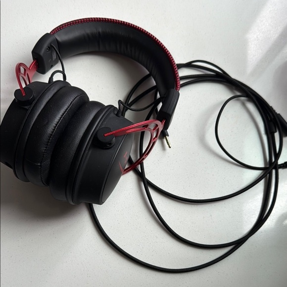 ✨Host pick✨HyperX Cloud Alpha Over-Ear Gaming Headset - Black - Picture 6 of 6